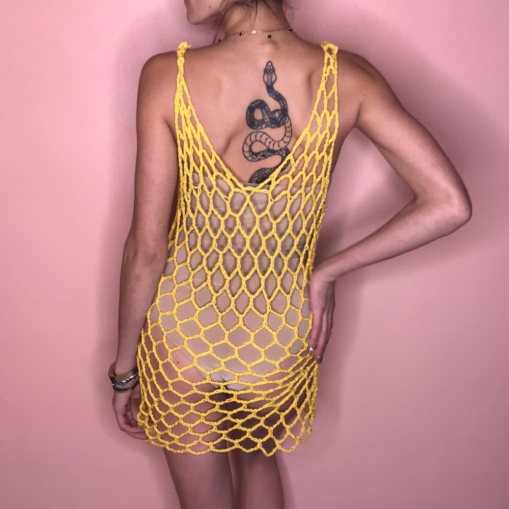 ❌ SOLD ❌ yellow crochet swim cover up - Picture 4 of 4